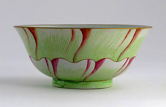 Qianlong Mark & Period Famille Rose Bowl