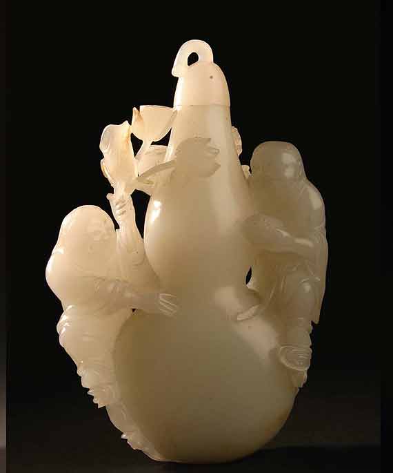 Covered Double-Gourd White Jade Vase