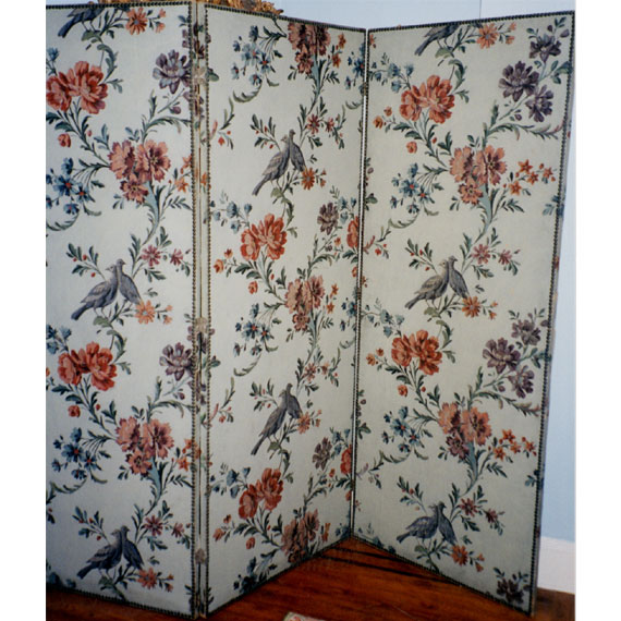 Screen made of three painted panels