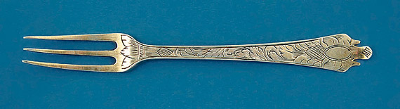 WILLIAM & MARY SILVER TREFID SWEETMEAT FORK