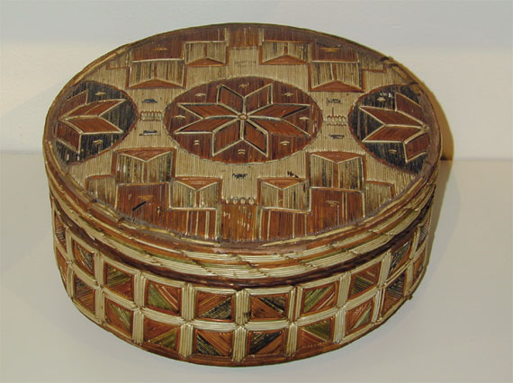 Mic Mac Quilled Box with Feet