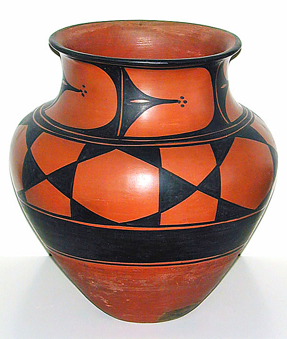 Santo Domingo Black-On-Red Jar