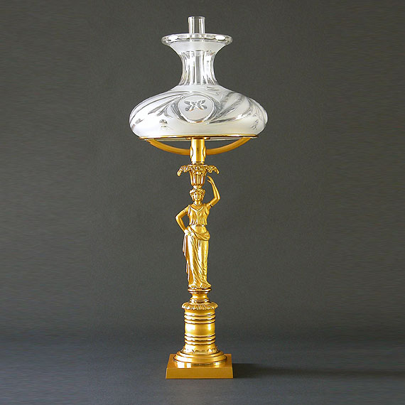 A Figural Sinumbra Lamp