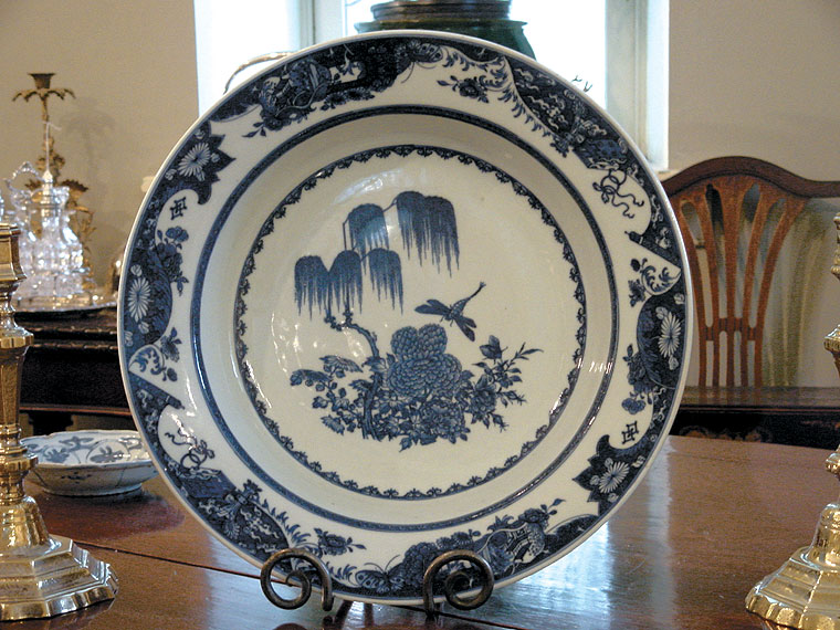 Yongzheng/Qianlong Chinese Export Dish
